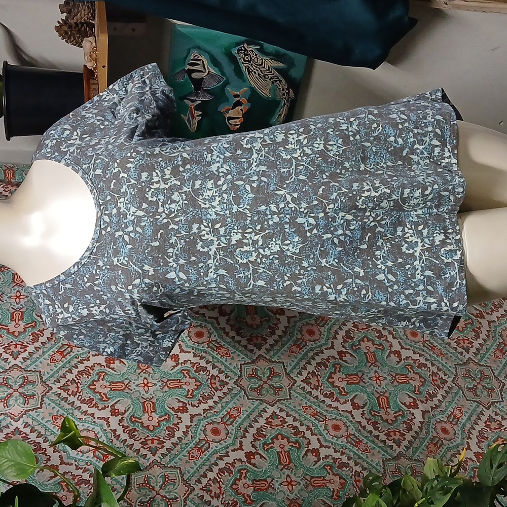 LuLaRoe Blue Floral Short Sleeve Tee, Size M